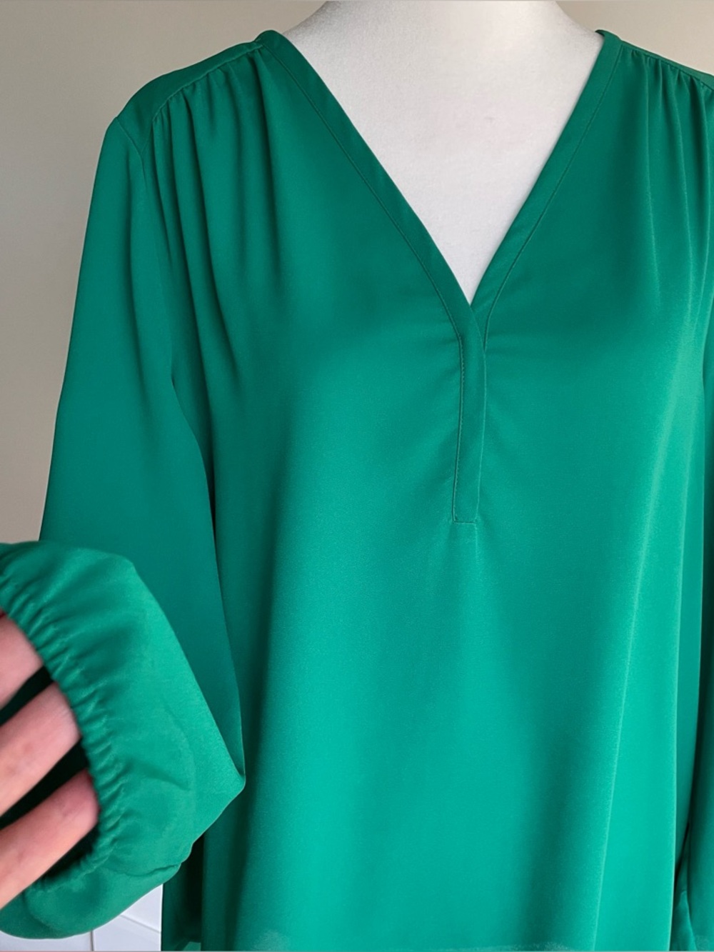 Pleione Emerald Green V-Neck Long Sleeve Blouse with Back Ruching size XL, NWOT - Picture 6 of 11